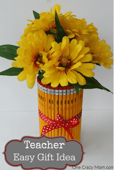 Pencil vase with flowers.