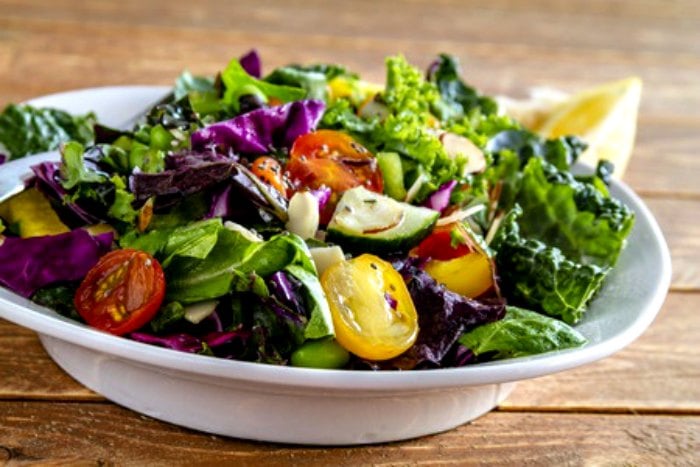 Here are 7 nutrition tips for moms that can change the way you feel and boost your energy! Make time for yourself by adding these nutrition tips daily! A bowl of Salad