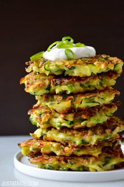 Find lots of healthy school lunch ideas here! 30 healthy back to school lunch ideas that are quick, easy and kid approved! Stack of zucchini fritters.