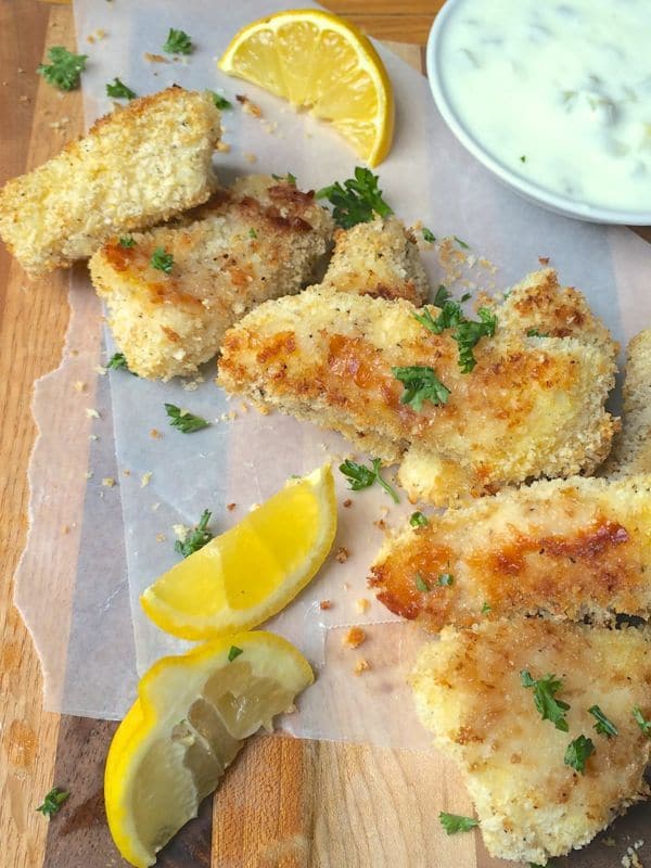 Find lots of healthy school lunch ideas here! 30 healthy back to school lunch ideas that are quick, easy and kid approved! Homemade fish sticks beside lemon slices.
