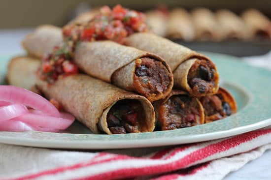 Find lots of healthy school lunch ideas here! 30 healthy back to school lunch ideas that are quick, easy and kid approved! Baked veggie taquitos on a plate.