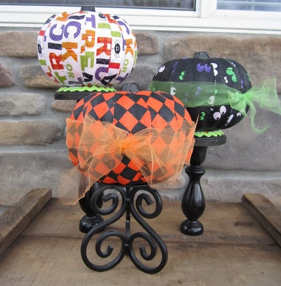 Find 20 no carve pumpkin decorating ideasย the entire family can help with.ย It's so fun to decorate for Fall and what better way than with pumpkins! Mod Podge Pumpkins on a stand.