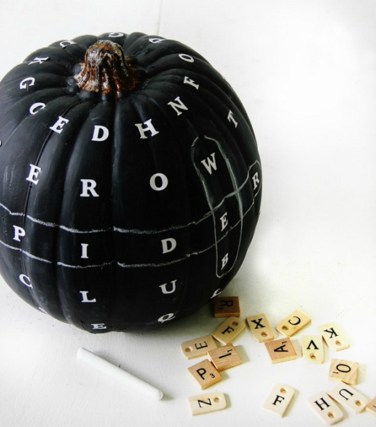 Find 20 no carve pumpkin decorating ideasย the entire family can help with.ย It's so fun to decorate for Fall and what better way than with pumpkins! Chalkboard pumpkin with letters.