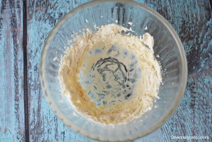 Bowl of cocoa butter and coconut oil whipped together.