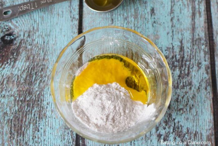 Jojoba oil and arrowroot combined in a bowl.