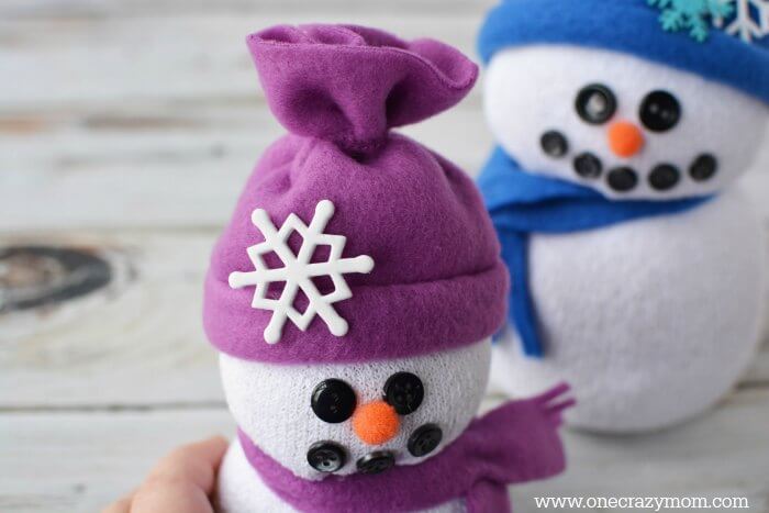 Snowflakes placed on the hat of snowman.