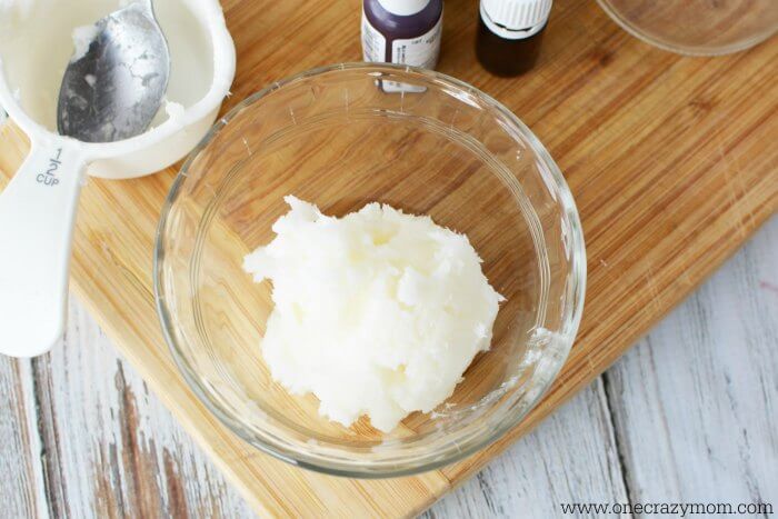 Coconut oil in a a bowl.