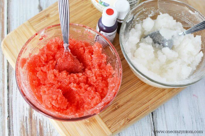 Bowls with red sugar scrub and white sugar scrub.