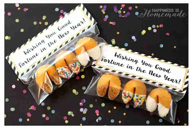 Glitter dipped fortune cookies in a bag.