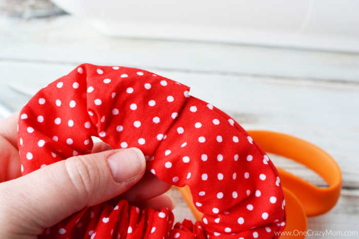 Scrunchie sewn together and ready to use.