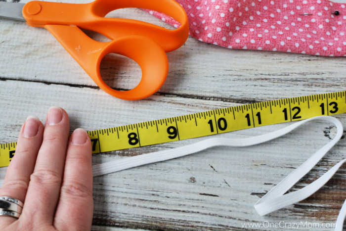 Tape measure on elastic.