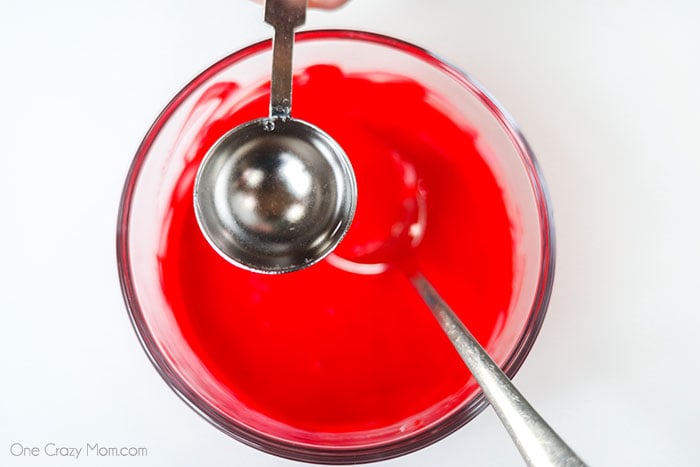Pouring contact solution in the red glue mixture