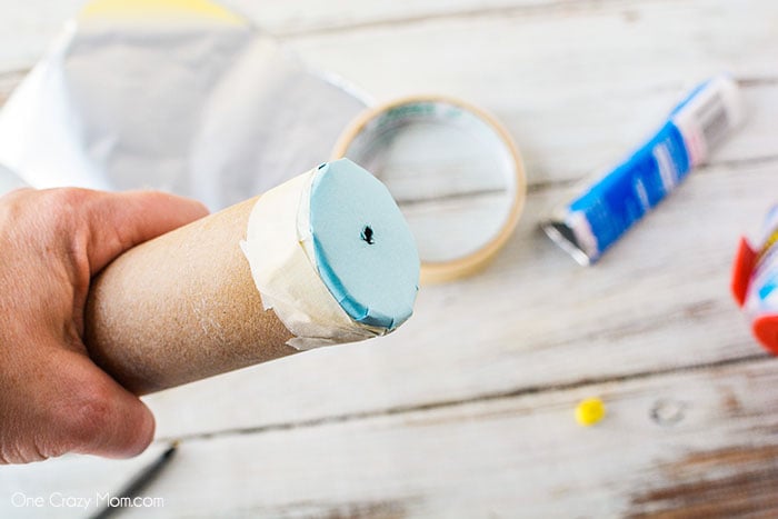Round paper attached to end of roll.