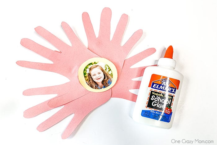 Picture on handprint flowers.