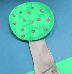 Paper plate tree with apples.