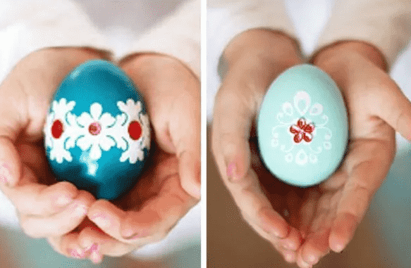 Easter egg with bling in hands.
