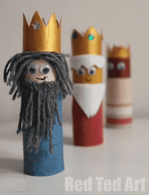 3 Kings standing in a row.