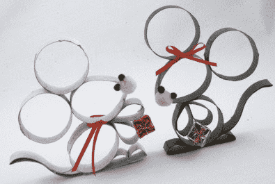 Mice with gifts standing beside each other.