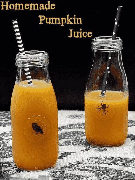 Glasses of pumpkin drink with straws.
