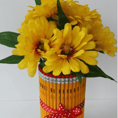 Pencil vase with flowers.
