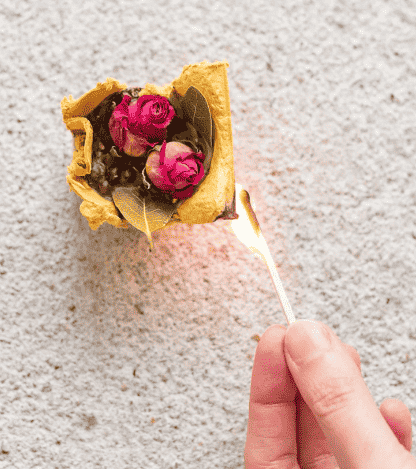 Spiced floral fire starter with match.