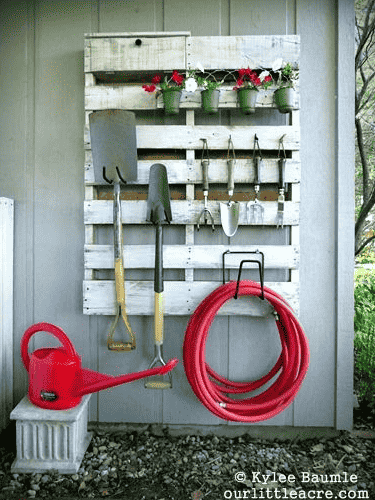 Pallet Garden too organizer with supplies.