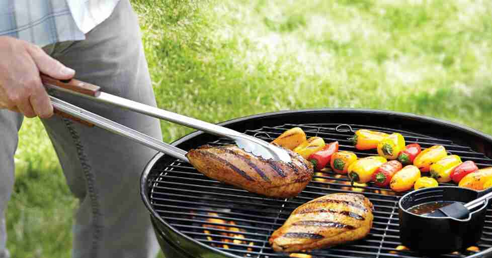 Grilling tongs with chicken