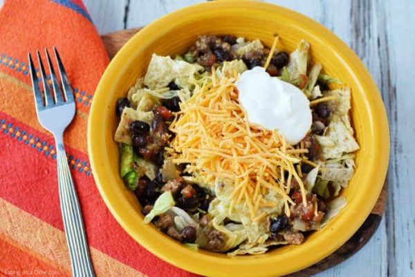 Get dinner on the table with very little effort thanks to these Easy Slow Cooker Meals for busy moms. Find over 20 recipes that are delicious and so easy. Get dinner on the table with very little effort thanks to these Easy Slow Cooker Meals for busy moms. Find over 20 recipes that are delicious and so easy.