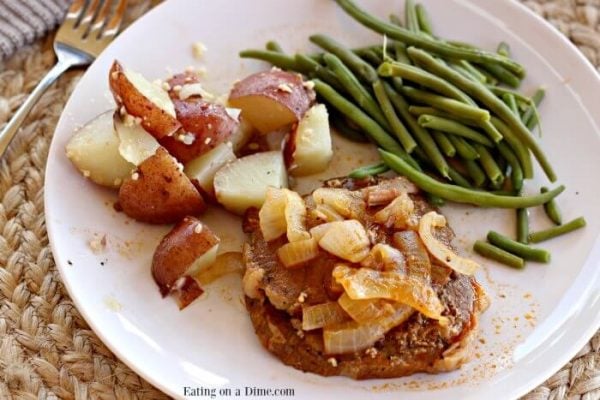 Get dinner on the table with very little effort thanks to these Easy Slow Cooker Meals for busy moms. Find over 20 recipes that are delicious and so easy. Get dinner on the table with very little effort thanks to these Easy Slow Cooker Meals for busy moms. Find over 20 recipes that are delicious and so easy.