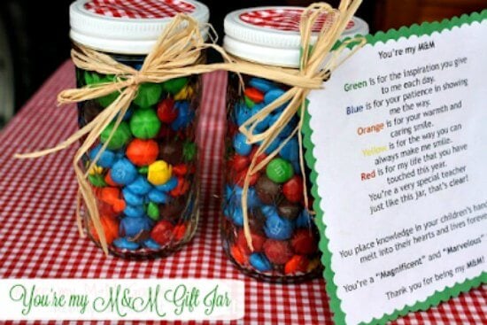 Here are the best teacher appreciation gift ideas. Teachers will love these diy teacher appreciation gifts! These are the best teacher appreciation week ideas that you can give to your teachers anytime during the year. Creative and cheap teacher appreciation gifts! Jar with M&M candy inside and printable.