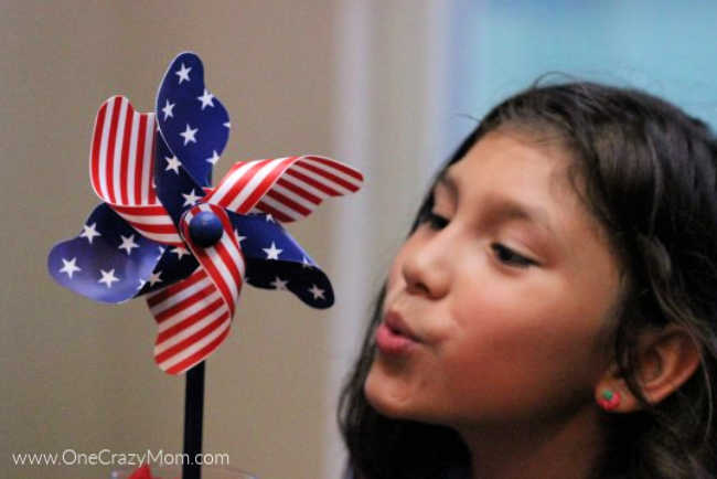 Make a patriotic 4th of July centerpiece for only $6! This adorable dollar store centerpiece will be the star of the show and so gorgeous on your table. Make a patriotic 4th of July centerpiece for only $6! This adorable dollar store centerpiece will be the star of the show and so gorgeous on your table.