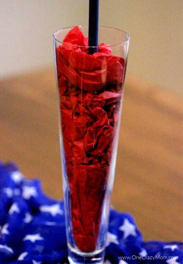 Make a patriotic 4th of July centerpiece for only $6! This adorable dollar store centerpiece will be the star of the show and so gorgeous on your table. Make a patriotic 4th of July centerpiece for only $6! This adorable dollar store centerpiece will be the star of the show and so gorgeous on your table.