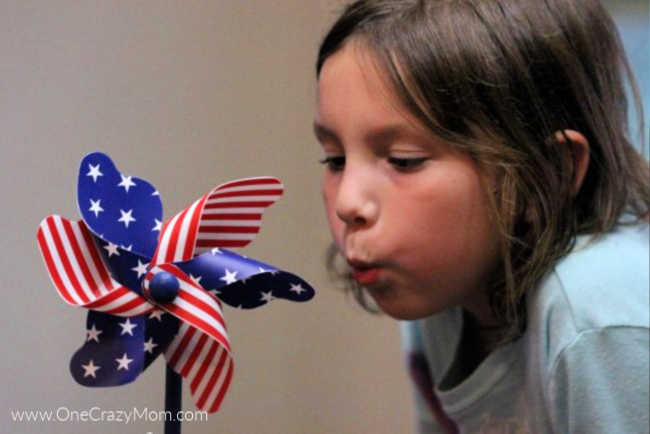 Make a patriotic 4th of July centerpiece for only $6! This adorable dollar store centerpiece will be the star of the show and so gorgeous on your table. Make a patriotic 4th of July centerpiece for only $6! This adorable dollar store centerpiece will be the star of the show and so gorgeous on your table.