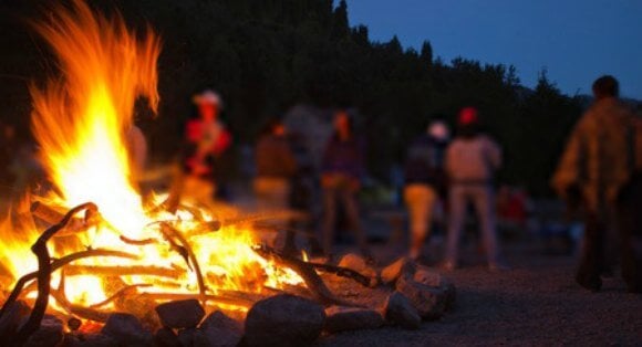 Here are some fun campfire games to play with the entire family. These bonfire games and fun camping games for families are free and fun for all ages. Here are some fun campfire games to play with the entire family. These bonfire games and fun camping games for families are free and fun for all ages.