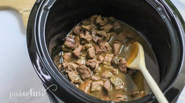 Looking for Ground Beef crock pot recipes? Here are 30+ ground beef recipes in the crockpot that you are going to love. Try these easy and frugal meals. Looking for Ground Beef crock pot recipes? Here are 30+ ground beef recipes in the crockpot that you are going to love. Try these easy and frugal meals.