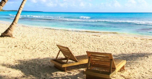 Here are some easy ways to save money on beach vacations. Beach vacations don't have to be expensive with these 9 easy money saving tips. Here are some easy ways to save money on beach vacations. Beach vacations don't have to be expensive with these 9 easy money saving tips.