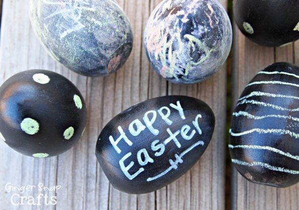 We have 25 Easter egg decorating ideas that are so easy and the kids will love. Gather the family together and make lots of sweet memories with these ideas. Chalkboard eggs with designs.