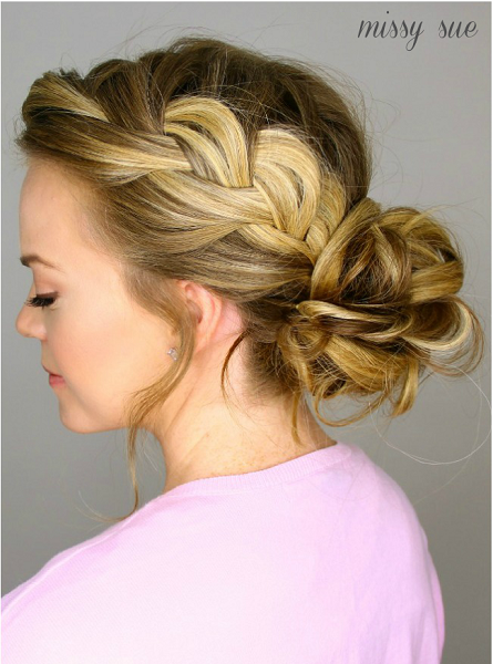 You will love these quick and easy cute bun hairstyles for busy moms. Find 25 messy bun hairstyles that take very little time. Cute buns for Mom. You will love these quick and easy cute bun hairstyles for busy moms. Find 25 messy bun hairstyles that take very little time. Cute buns for Mom.