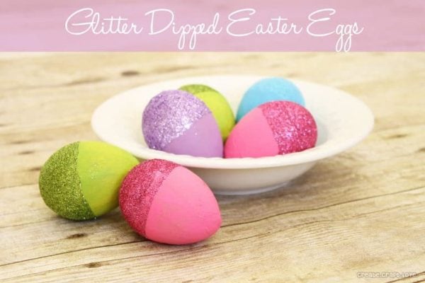 We have 25 Easter egg decorating ideas that are so easy and the kids will love. Gather the family together and make lots of sweet memories with these ideas. Glitter dipped eggs in bowl.