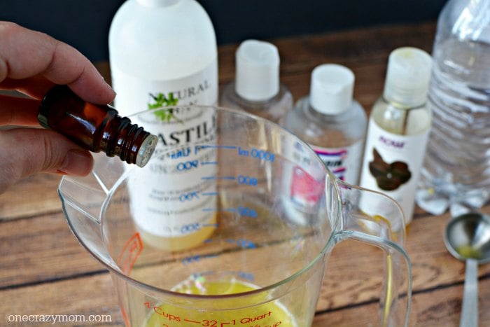 You're going to love this Homemade Dandruff Shampoo. Forget paying way to much at the store when you can make this DIY dandruff shampoo at home. Try it! Ingredients in measuring cup.