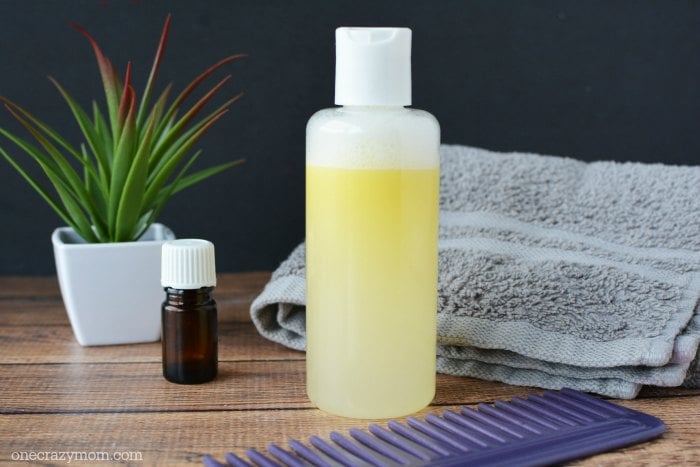 You're going to love this Homemade Dandruff Shampoo. Forget paying way to much at the store when you can make this DIY dandruff shampoo at home. Try it! Bottle of shampoo by towel.