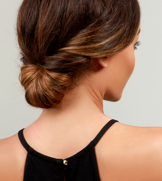 You will love these quick and easy cute bun hairstyles for busy moms. Find 25 messy bun hairstyles that take very little time. Cute buns for Mom. You will love these quick and easy cute bun hairstyles for busy moms. Find 25 messy bun hairstyles that take very little time. Cute buns for Mom.