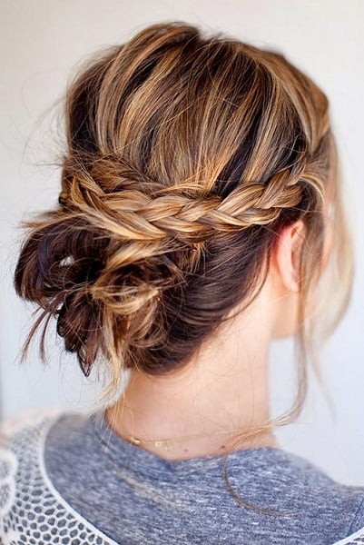 You will love these quick and easy cute bun hairstyles for busy moms. Find 25 messy bun hairstyles that take very little time. Cute buns for Mom. You will love these quick and easy cute bun hairstyles for busy moms. Find 25 messy bun hairstyles that take very little time. Cute buns for Mom.