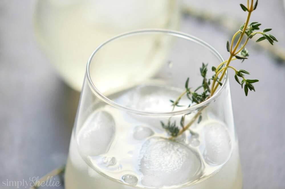 Check out the best 30+ lemonade recipes. You are going to love these homemade lemonade recipes for kids that are easy too. Check out these lemonade recipe homemade easy that include some strawberry, frozen, fresh, easy and lemon juice options too! #onecrazymom #lemonaderecipes Check out the best 30+ lemonade recipes. You are going to love these homemade lemonade recipes for kids that are easy too. Check out these lemonade recipe homemade easy that include some strawberry, frozen, fresh, easy and lemon juice options too! #onecrazymom #lemonaderecipes