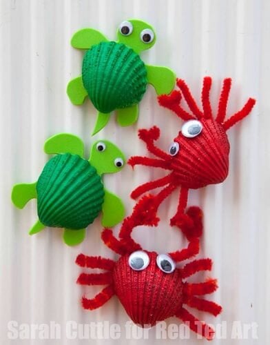 Summer is here and we have 25 adorable seashell crafts for kids. This is such a fun activity to keep the kids busy. Plus, seashells are inexpensive or free. Crab and tutle seashells.