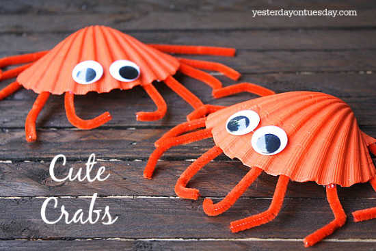 Summer is here and we have 25 adorable seashell crafts for kids. This is such a fun activity to keep the kids busy. Plus, seashells are inexpensive or free. Seashells decorated as crabs.