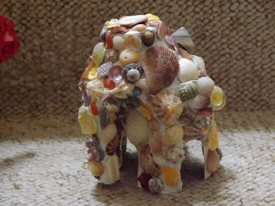 Summer is here and we have 25 adorable seashell crafts for kids. This is such a fun activity to keep the kids busy. Plus, seashells are inexpensive or free. Elephant decorated with seashells.