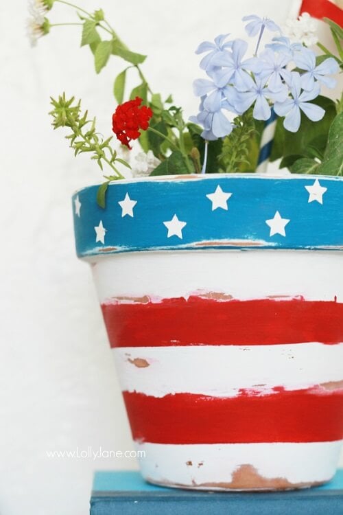 Check out these Fourth of July Crafts. You can make any celebration patriotic with these 4th of July Crafts for your home. Painted patriotic flower pot.
