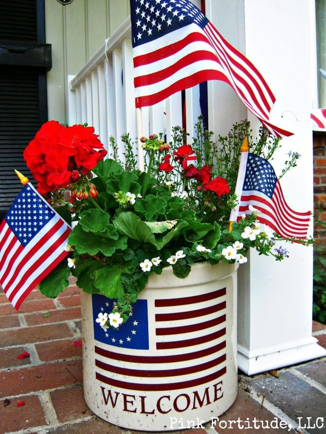 Take a look at these easy 4th of July Front Porch Ideas. Your house will be so festive with these 4th of July front porch decorating ideas. Patriotic front porch ideas for the 4th are simple and easy. Try these 4th of July decorations for the front porch. 12 Easy patriotic decorations for the porch you will love. Patriotic planter on porch.