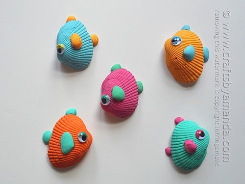 Summer is here and we have 25 adorable seashell crafts for kids. This is such a fun activity to keep the kids busy. Plus, seashells are inexpensive or free. Tropical seashells painted.